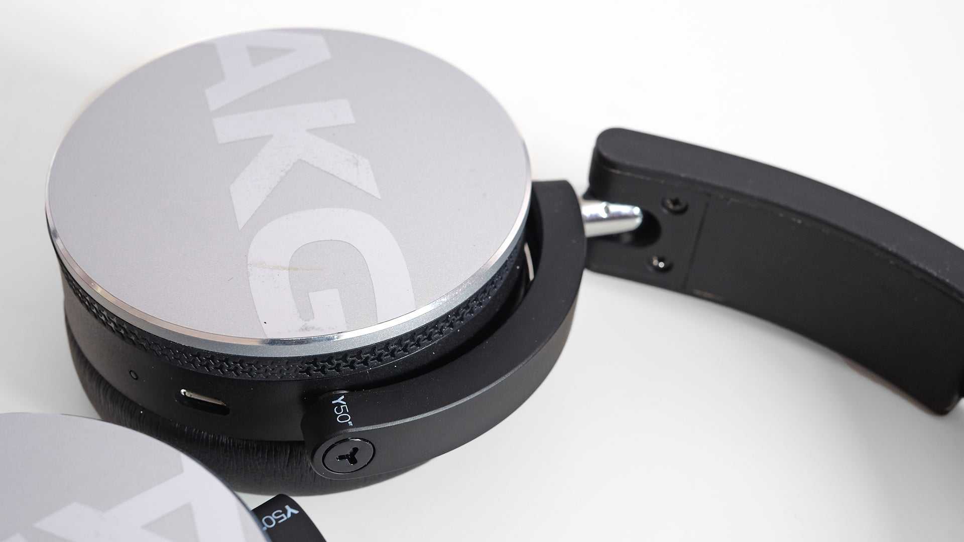 Обзор наушников akg n30: маленькое гибридное чудо